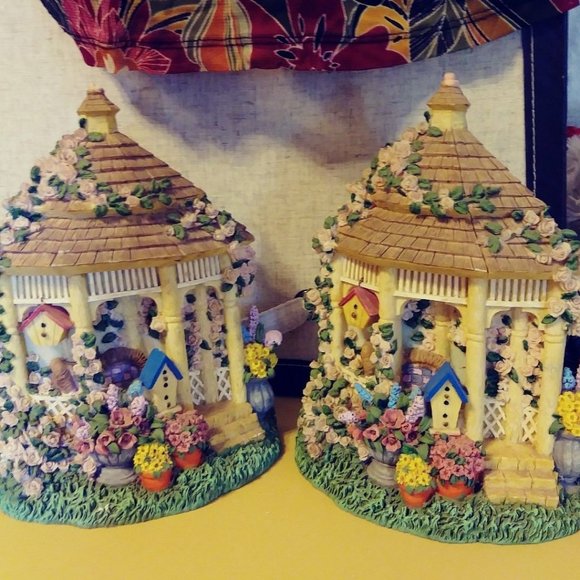 Home and Garden Bookends Gazebo Decor Spring Time Flowers Old Vintage - Picture 1 of 12